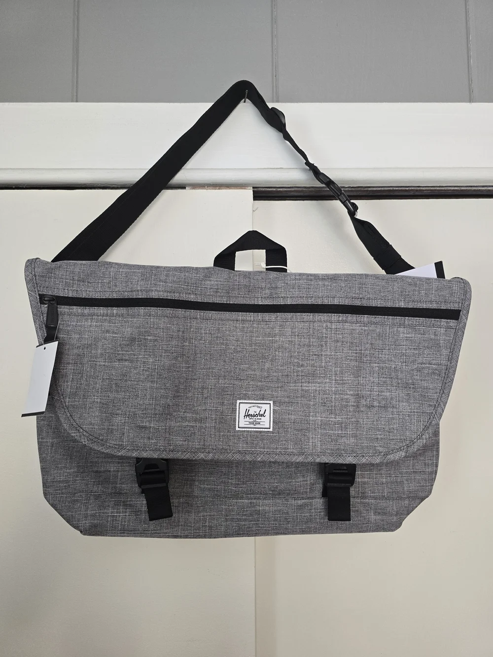 Herschel Supply Company Cove Messenger Bag in Light Gray